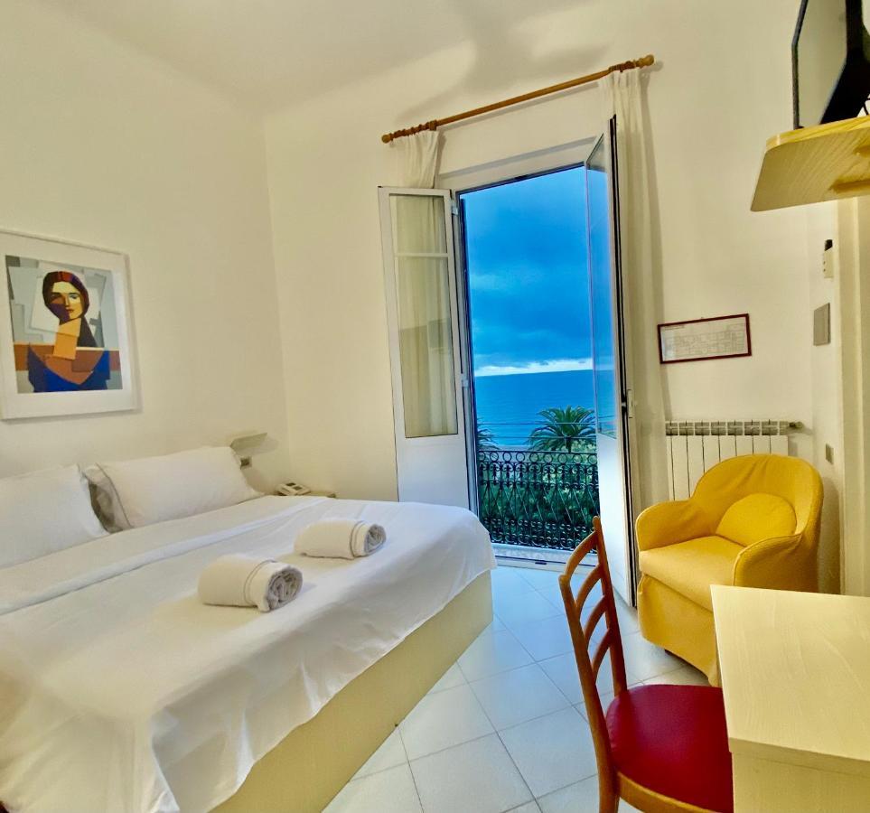 Hotel Alba Chiara 菲纳莱利古雷 外观 照片