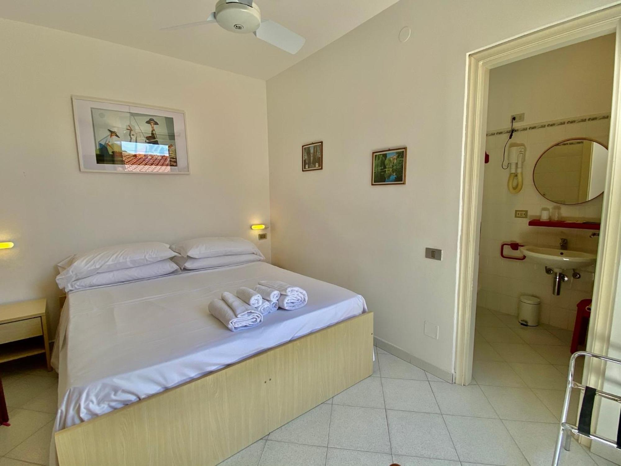 Hotel Alba Chiara 菲纳莱利古雷 外观 照片