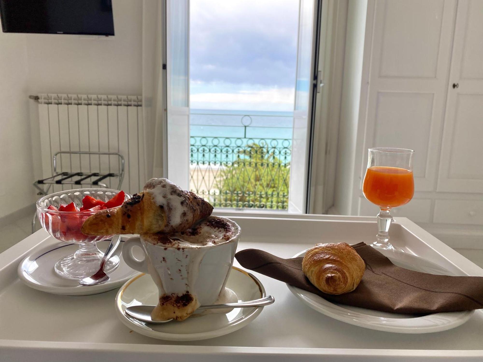 Hotel Alba Chiara 菲纳莱利古雷 外观 照片